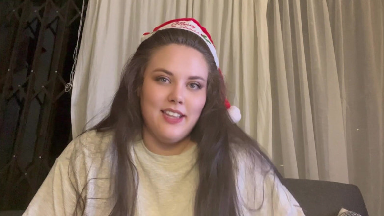 Aliceqii: BBW Masturbating Till Quivering Orgasm During Holidays