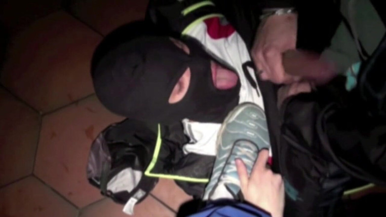 Sneaker gay: Slampa humilates av 2 bästa sneakers pojkar