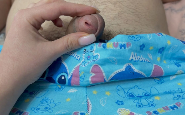 Nviz: Le minuscule de mon papa remplit ma bouche inexpérimentée de