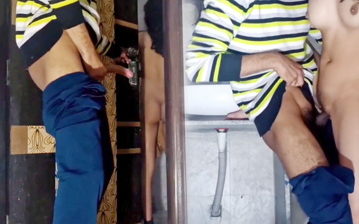 yessbooty: यह पता लगाने के बाद कि मैं अपनी गांड वाली दोस्त को शॉवर में देख रही थी, उसने मुझे चोदा