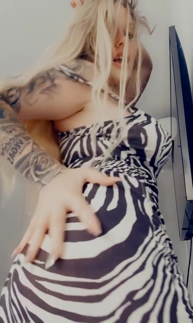 Goddess Misha Goldy: Поверьте мне, я точно знаю, чего ты хочешь.. Это так случается, чтобы быть полным и полным подчинением. Я могу помочь в этом.