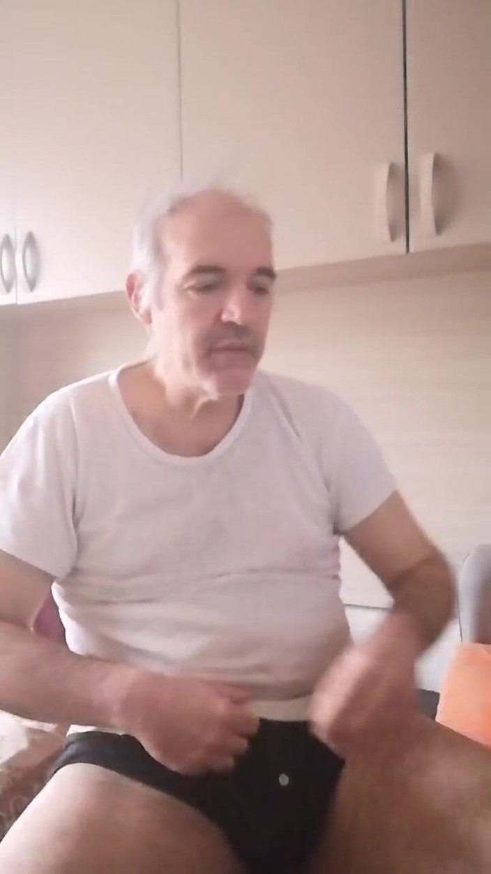 Setesesso7: Mi masturbo il mio cazzo duro, piscio due volte nella...