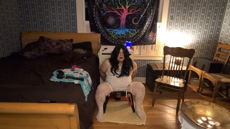 Tongue Lashor 69: Menonton Porn 02