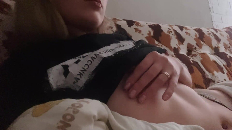 Rita_Solo: 내 여친의 휴대폰에 들어가 카메라로 애원하는 걸 봤어
