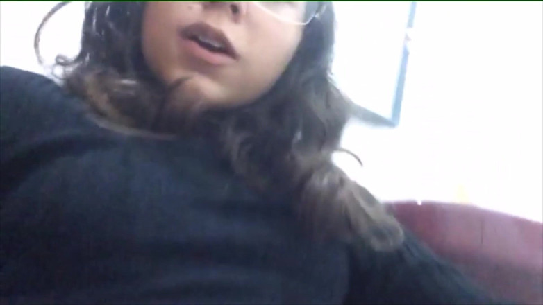 Adorable Teen: Con il latte caldo sul viso come una cagna sottomessa,...