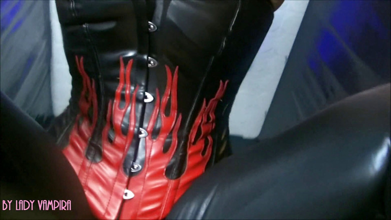 Domina Lady Vampira - SM Studio Femdom Empire: Domina lady vampira in laquer und leder - strenges bootleg, dominant