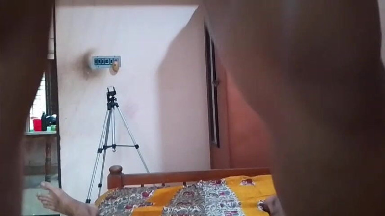 Skydreem1104: Soțul își fute soția în afara penisului și o face să stea în picioare și...