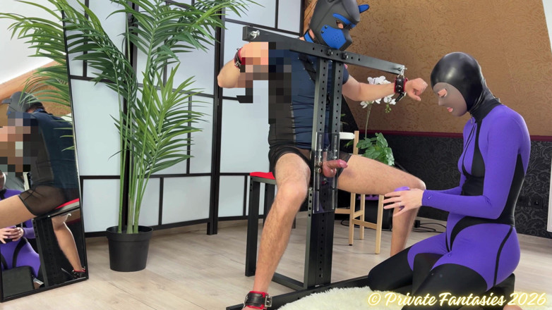 Private fantasies studio: Госпожа доит своего бойфренда-раба 3 раз в доильном кресле