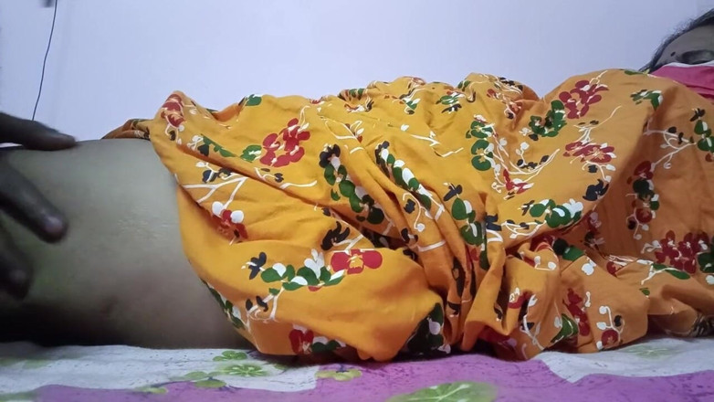 bengalihousewife: Индийская бенгальская домохозяйка Boudi трахает массаж