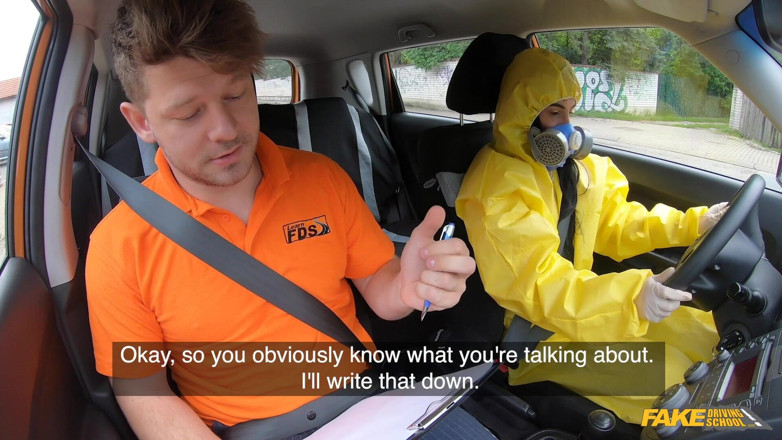 Fake Driving School: Scoate-mi costumul hazmat și fute-mă