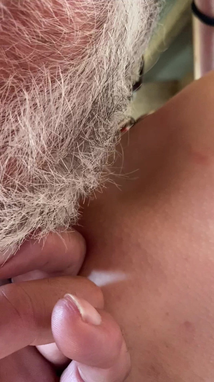 Laracole: ララは彼女を開けておくのが好きです