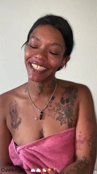 Onlyfanscushkingdom1: La sexy afro-latina fa un'intervista veloce prima di essere scopata...