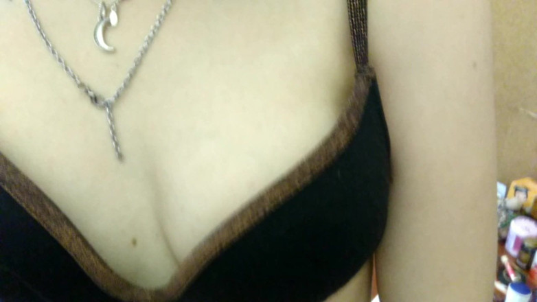 Barbie_princesslike: Strip-tease doux et mignon à la maison, gros plan