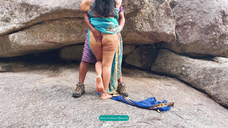 Hot 365 Entertainments: Pasangan India Bercinta dalam sexsaree saree luar diangkat dan dipukul...