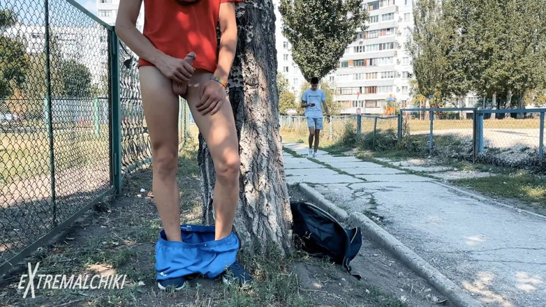 Extremalchiki: Twink paja cerca de su universidad