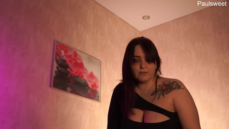 Polly Sweet: Chico detrás del escenario hace cunnilingus a dominatrix da instrucciones...