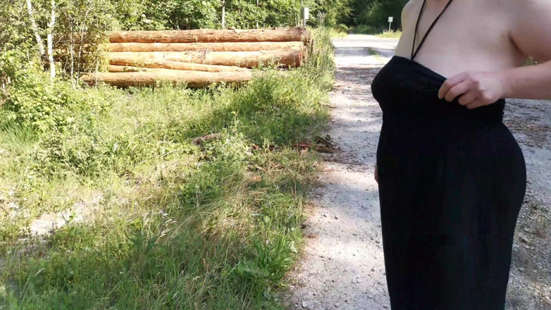 Bouncy Tits Action: Tetas abofeteadas en público