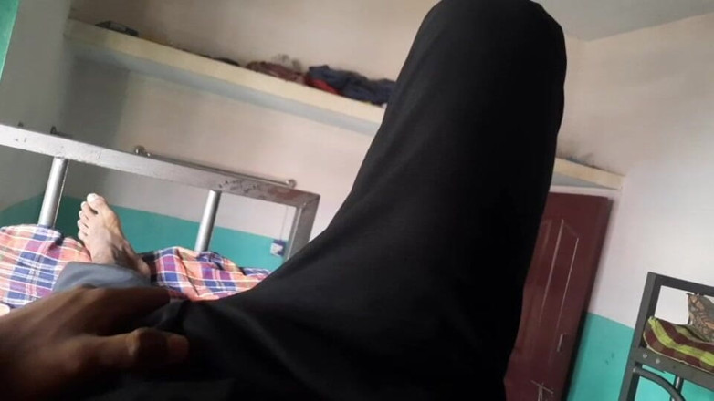 Wheyincognito: Cowok sange ini lagi asik muasin memeknya sendirian sampai mupeng!