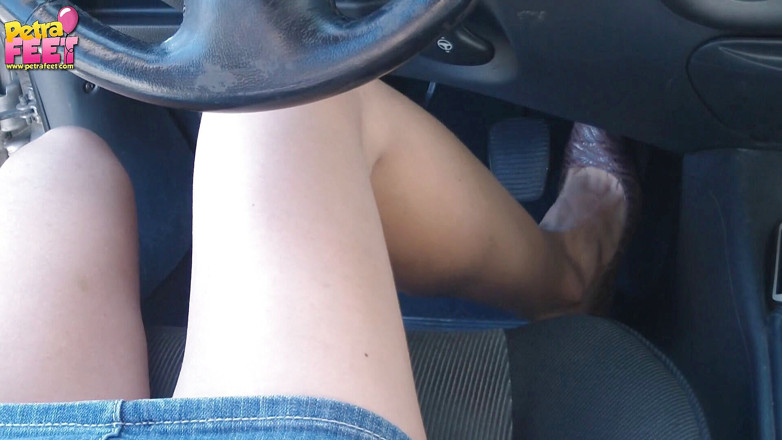 Foot Fetish HD: Petra's revving