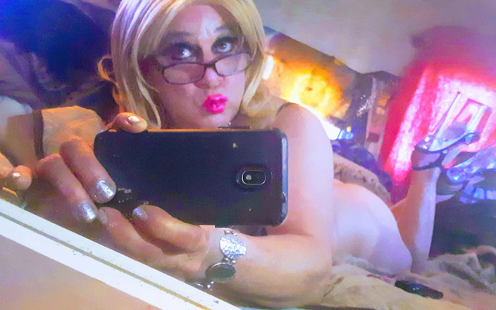 Krissy Sweets: Güzel cd krissy sweets tatlı götünü gösteriyor!