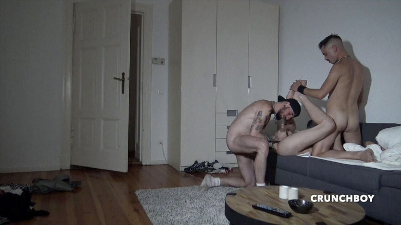 Home web camera: Fabien 被 2 个坏男孩生性交 - 一个网络摄像头