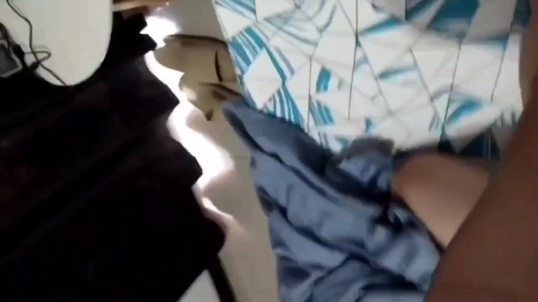 Milfcaliente69: Колумбійська матуся дуже гаряча, мастурбує своїм маленьким вібратором, поки вона не досягає оргазму