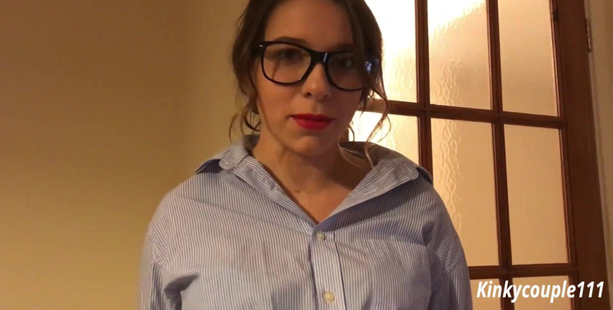 Samantha Flair: Employée geek 1 - une employée suce une bite - kinkycouple111
