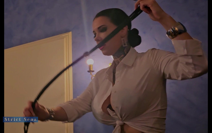 Strict Senz: Miss Alessa Milano piskar på knäna