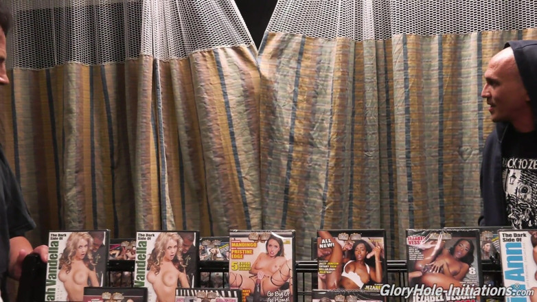 Gloryhole Initiations: Kinsley Karter sikiş deliklerine bağımlı