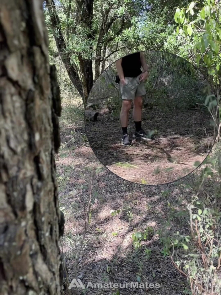 AmateurMates: Băiat amator prins masturbându-se în pădure
