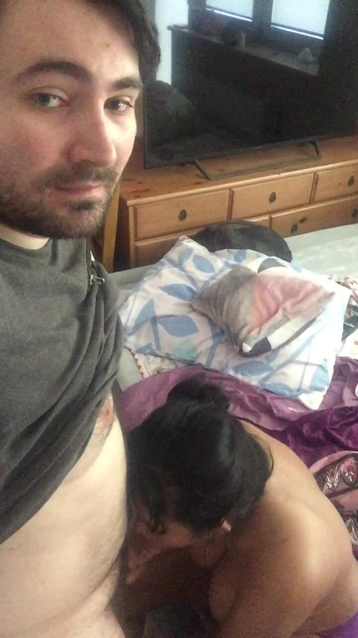 Megacute9999: Une femme indonésienne ne refusera jamais de sucer sa bite