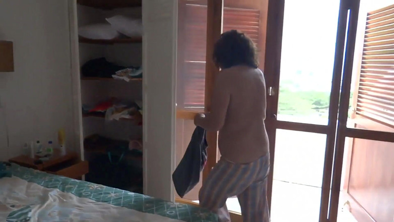 Ardientes69: Saya melancap dan memancut mani semasa menonton ibu tiri saya...
