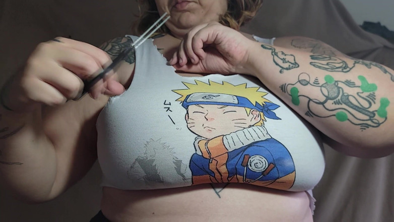 alucidfever: Je coupe ma chemise pour qu’elle leur convienne mieux (sfw)