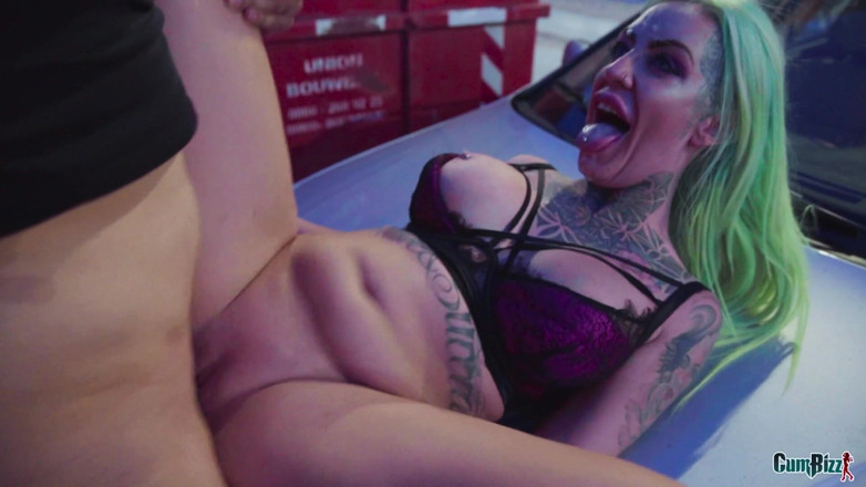 Cumbizz: Amsterdam bimbo nimmt tour mit großem schwanz an - öffentlich