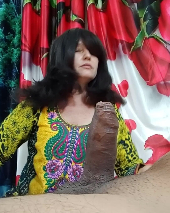 Bolly Karma: 超级性感的女孩激起