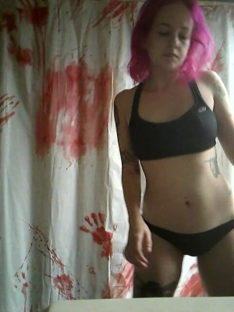 Lady Lazarus: Strip-tease avant la douche 2