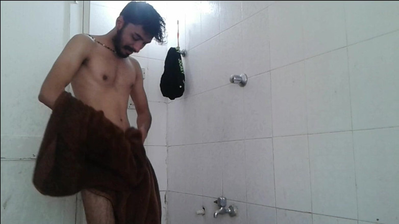 UltraHotBoy69: Prima dată când fac baie goală, cu camera foto