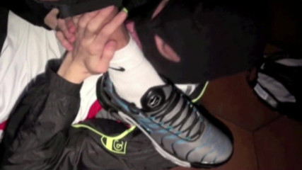 Sneaker gay: Con đĩ bị 2 chàng trai giày thể thao hàng đầu làm nhục