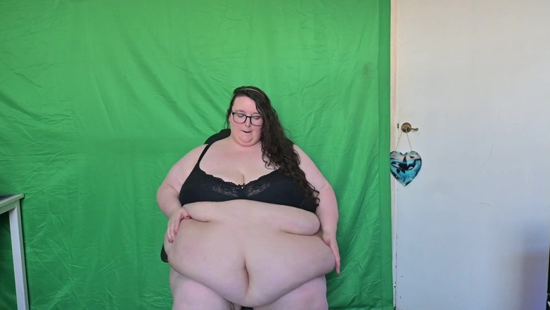 SSBBWLadyBrads: Sexy göttin SSBBW strippen und schütteln