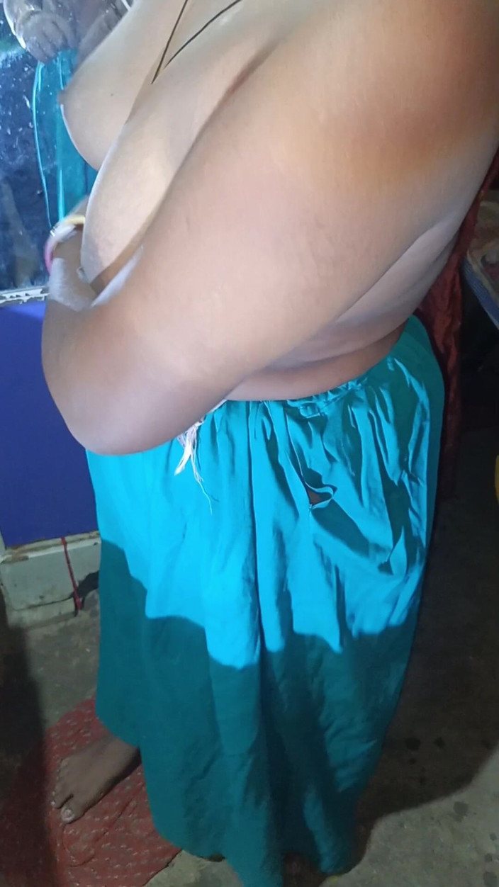 Monika Bhabhi: La ragazza indiana desi gode del sesso