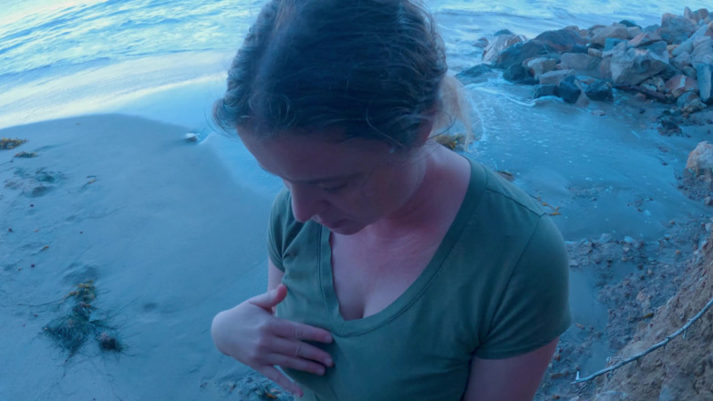 Erin Electra: Il figliastro tradisce con la matrigna sulla spiaggia
