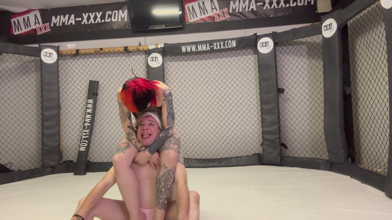 Bigtiddygoth: PVC macecha Mučí Sissy v Mma Kleci - Ovládání stehen a...