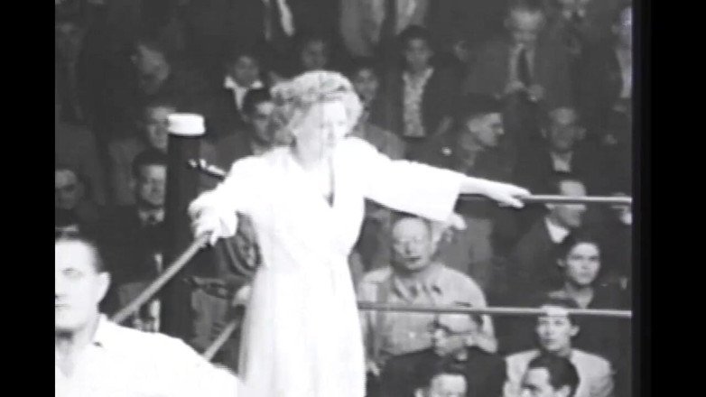 Vintage megastore: Nero e bianco e molta pelliccia degli anni '30
