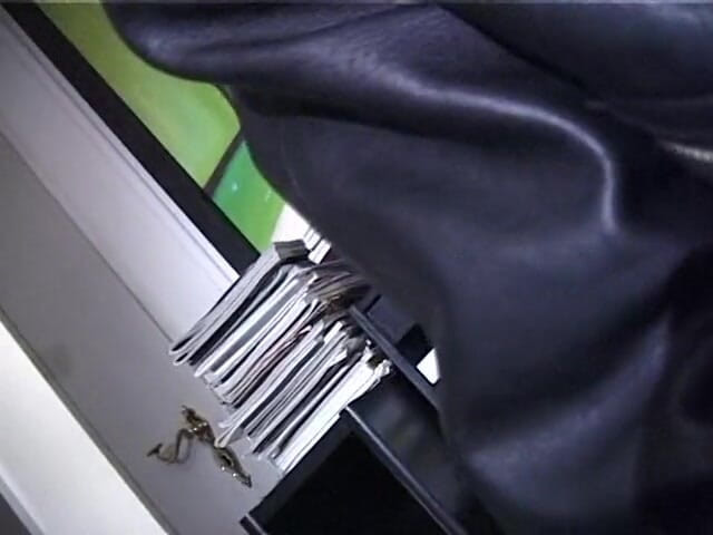 Lucky Wankerz: Mature slut fingers and rubs her snatch at the casting