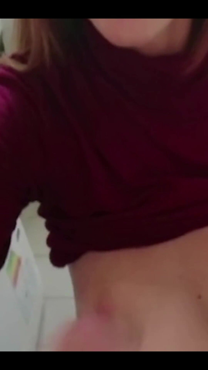 Lollolara91: Lollolara91 - pipe au petit-déjeuner - éjaculation dans la bouche