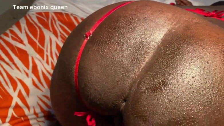 Ebony Legeng: Sodomie risquée pour la reine d'ébène enceinte