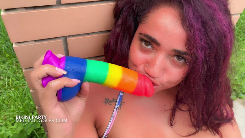Busty BBW Latinas: Hanna Mills bikini partisine hoş geldiniz