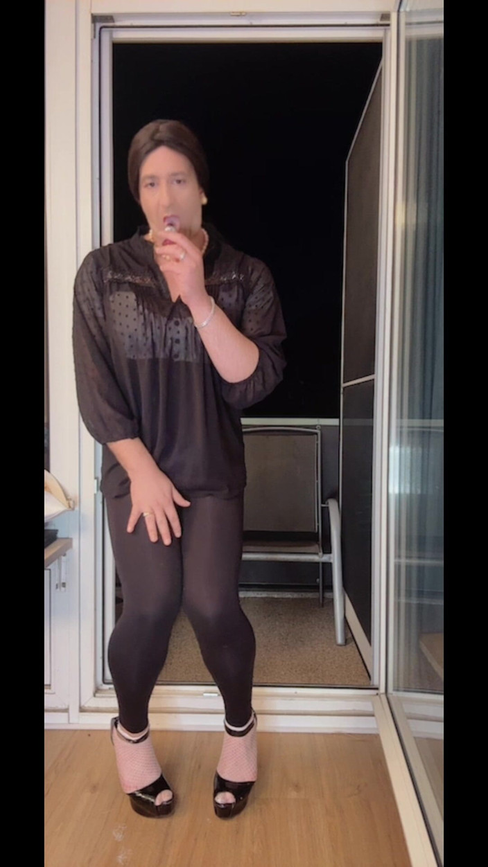SissyDaniella: Sissy škádlení a jízda na robertku na balkóně