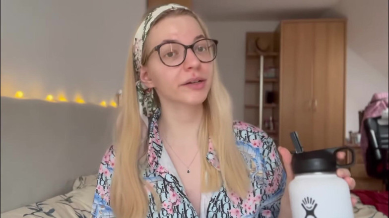 Goddess_Bella_Rae: Paypig живе на $ 30 на місяць після того, як я промив його насухо