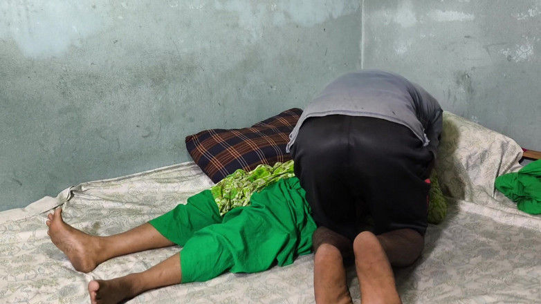 SAFI-SEXY: Je vois ma bhabhi allongée sur mon lit, je l’ai...